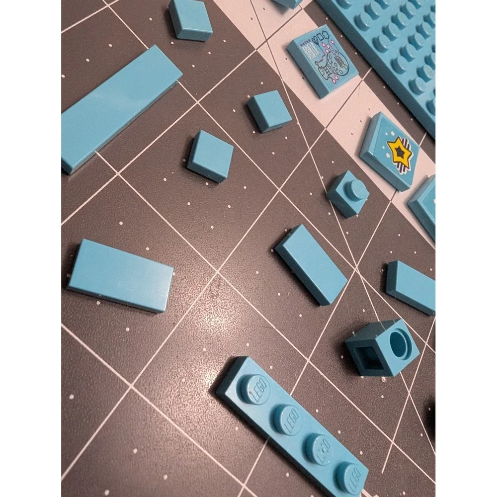 Lego‎ Turquoise Blue Plate music notes flower base 25 pieces misc replacement